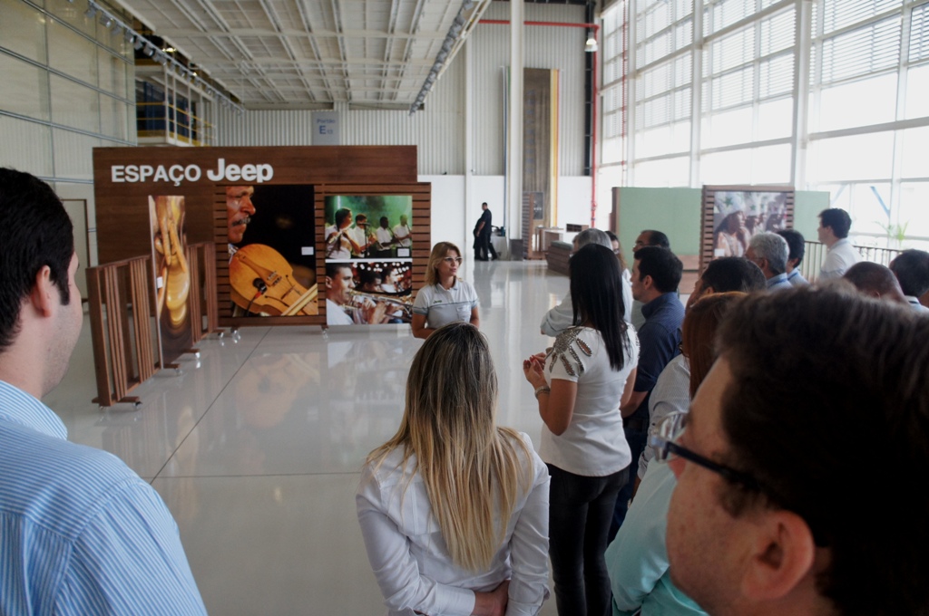 Imagem de  “AD Diper visita fábrica da Fiat”