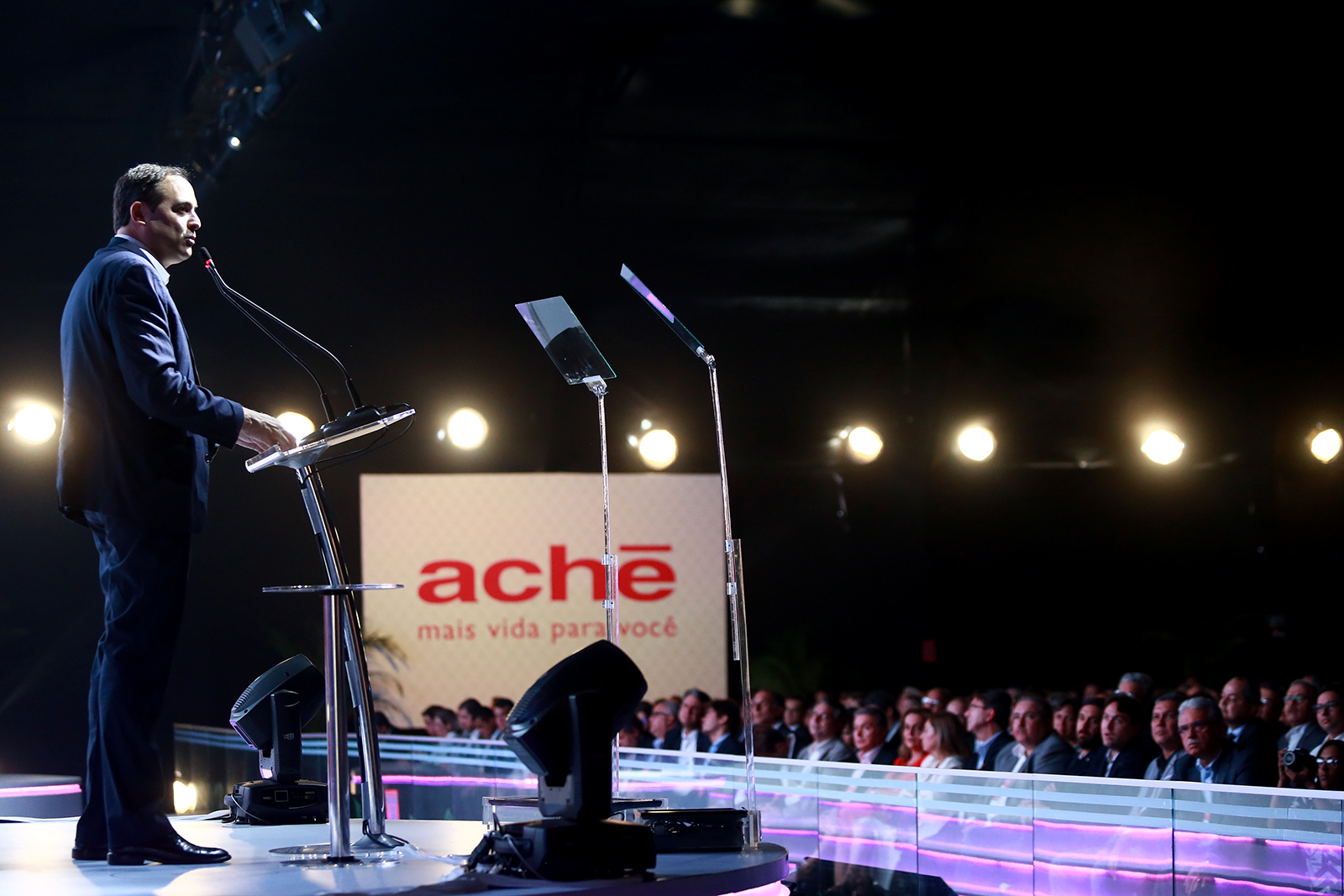 Governador Paulo Camara durante inauguracao da fabrica da Ache55