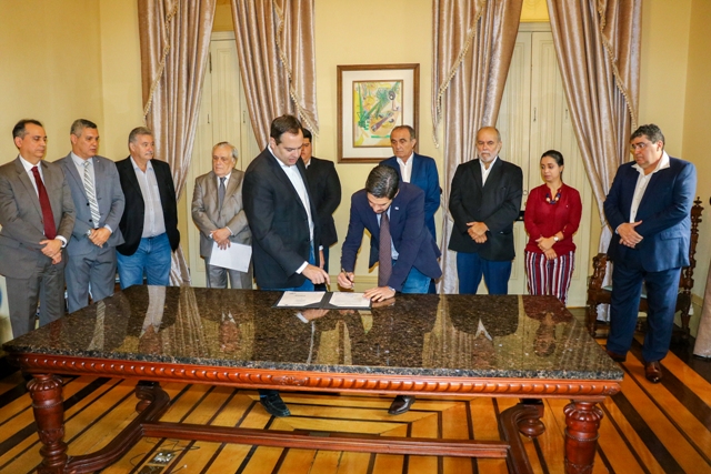 Imagem de “Governo de Pernambuco anuncia investimento de R$ 100 milhões em nova indústria têxtil no interior”