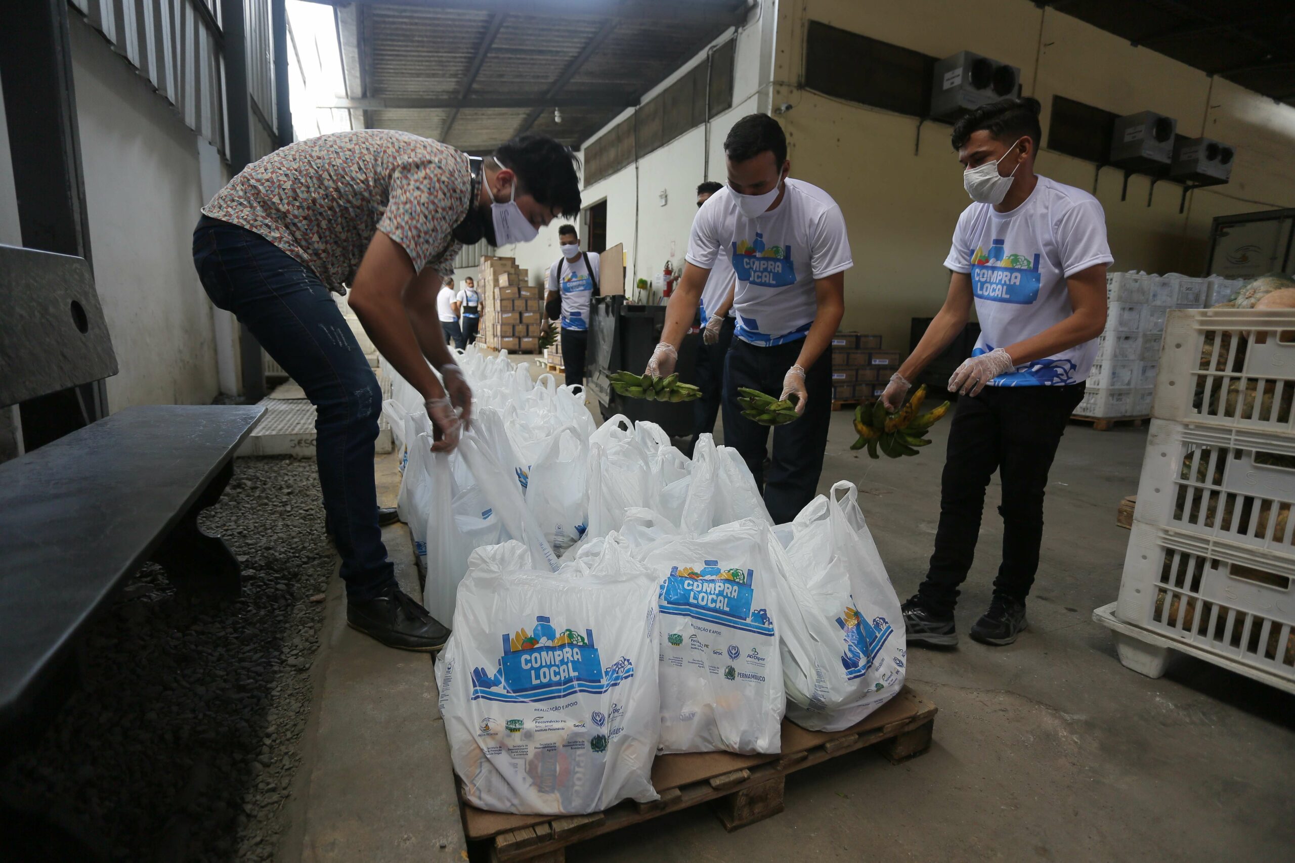 Imagem de  “Compra Local: Governo de Pernambuco inicia distribuição de alimentos para famílias em situação de vulnerabilidade social”