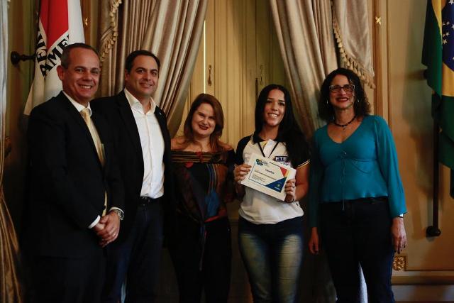 Imagem de “Alunos da Rede Estadual desenvolvem aplicativo para a Fenearte 2019”