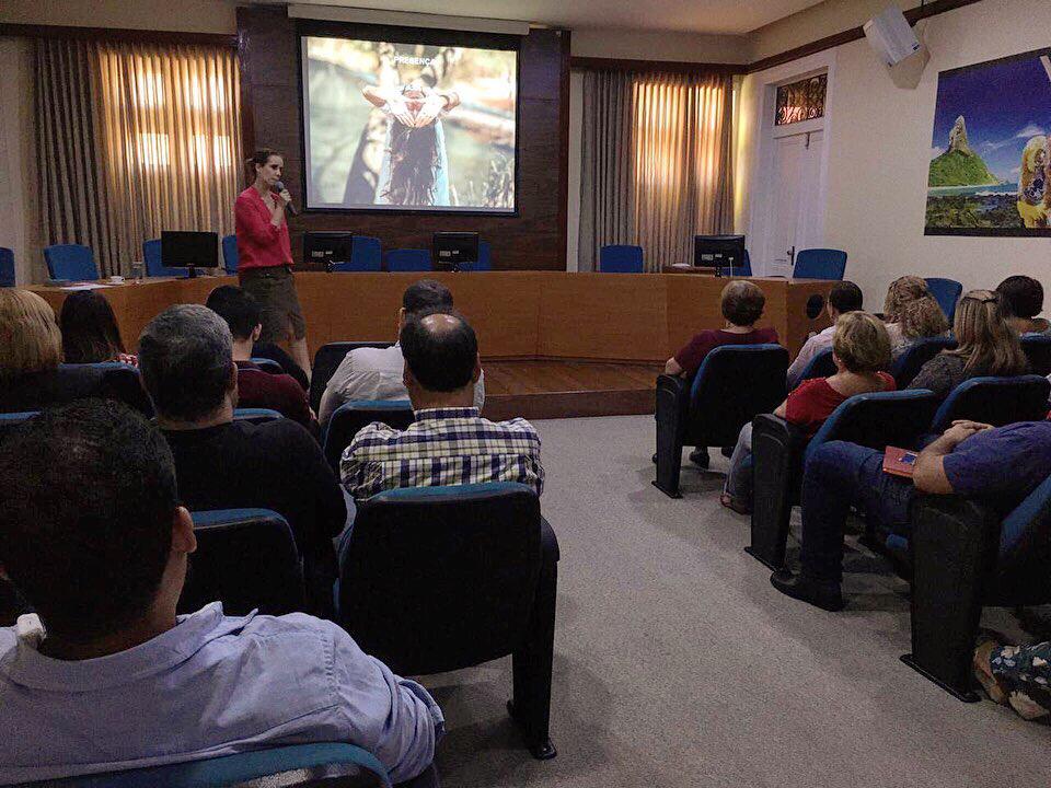 Imagem de  “Palestra sobre felicidade anima a AD Diper”