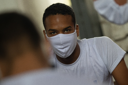 Imagem de  “Governo de PE recebe doação de 548 mil máscaras do Santander Brasil e estimula a compra de quase 1,3 milhão de peças produzidas no Polo de Confecções”