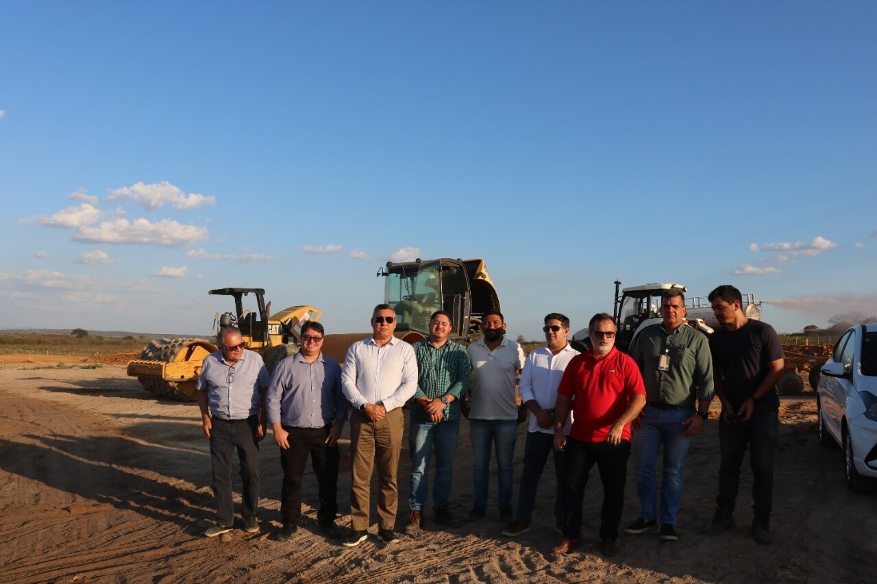 Imagem de  “EXU // Adepe anuncia investimentos do Programa Força Local e vistoria obras do acesso viário”