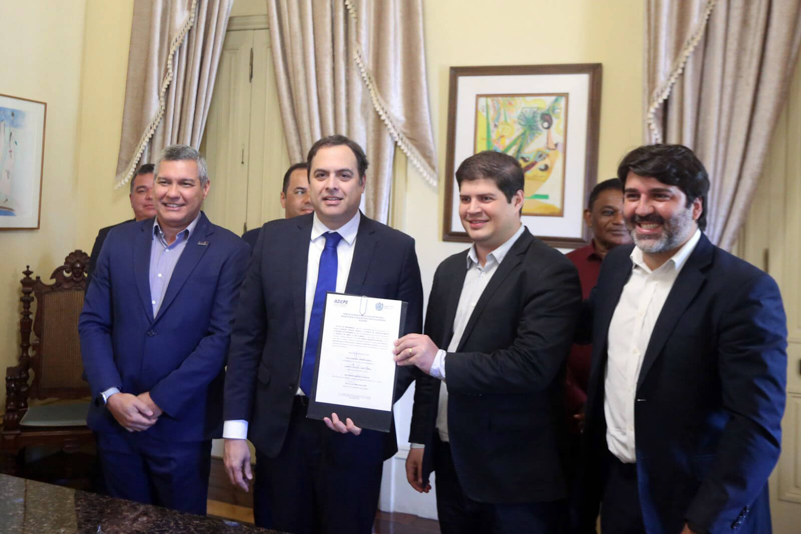 Imagem de  “Governo de Pernambuco fecha pacote de ações de R$ 16 milhões para realização de obras no interior”