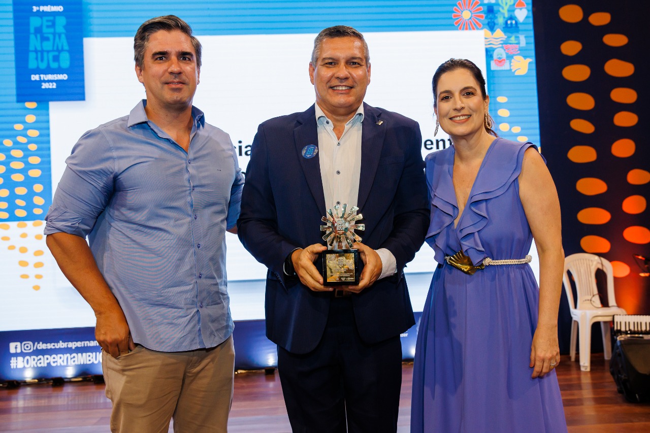 Imagem de  “PREMIAÇÃO// Adepe recebe prêmio “Empresa Amiga do Turismo””