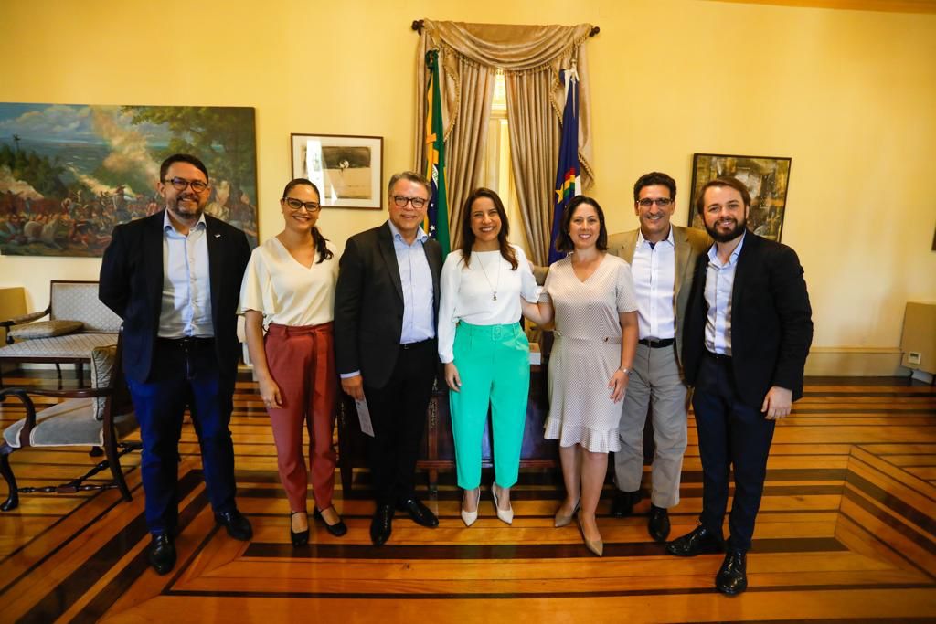 Imagem de  “Governadora Raquel Lyra recebe executivos da Mondelēz, que anunciam expansão da fábrica e novos empregos no Estado”