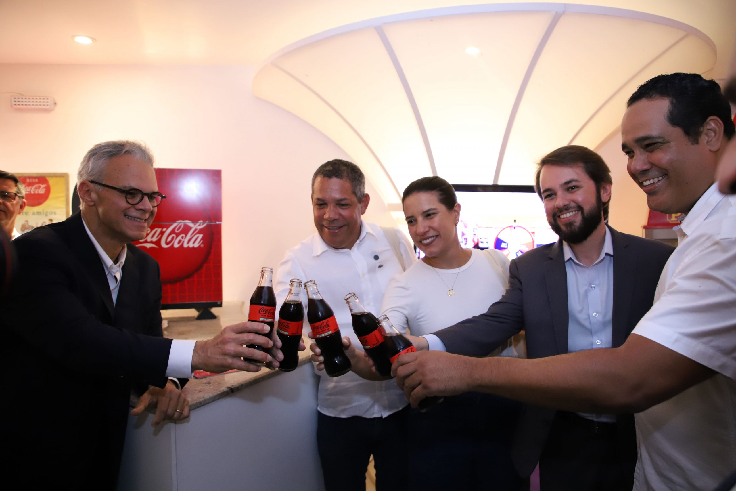 Imagem de  “Com apoio do Governo do Estado, indústria de bebidas amplia investimentos em Pernambuco com aporte de R$ 700 milhões e geração de 300 empregos diretos”