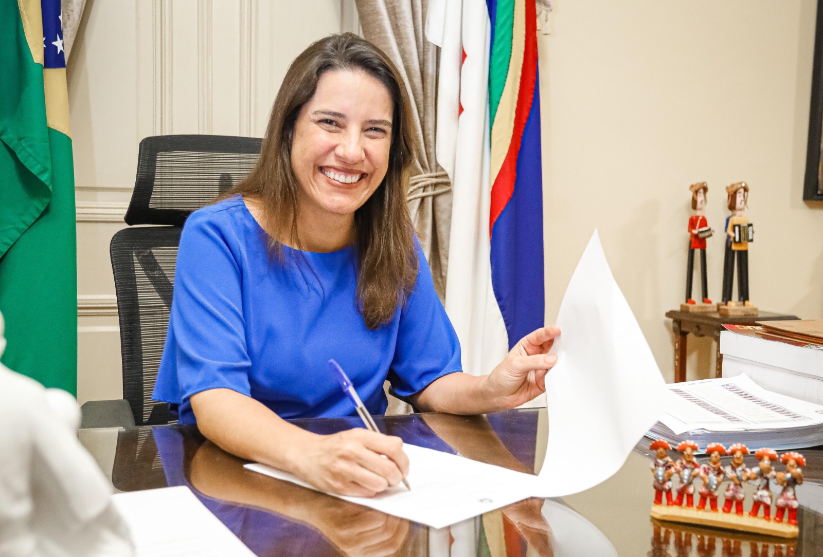 Imagem de  “Governadora Raquel Lyra sanciona lei que cria o PE Produz Polo de Confecções e fortalece empresas do Agreste”