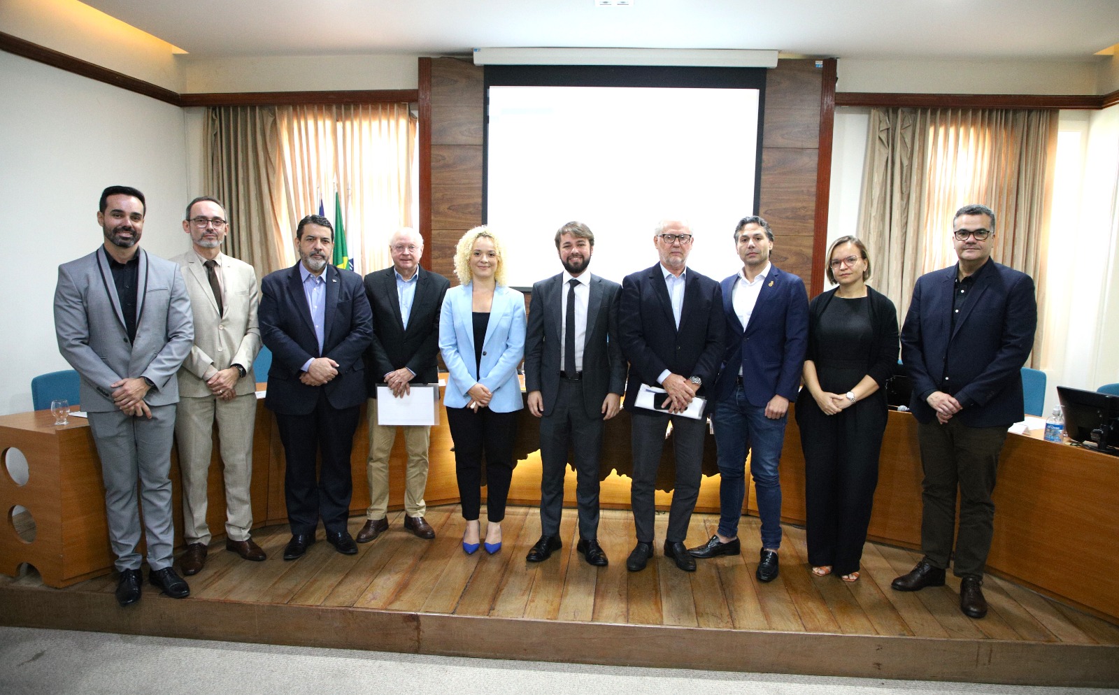 Imagem de  “<strong>INVESTIMENTOS E EMPREGOS// PERNAMBUCO ANUNCIA CHEGADA DE CERCA DE R$ 250 MILHÕES E GERAÇÃO DE 345 NOVOS EMPREGOS</strong>”