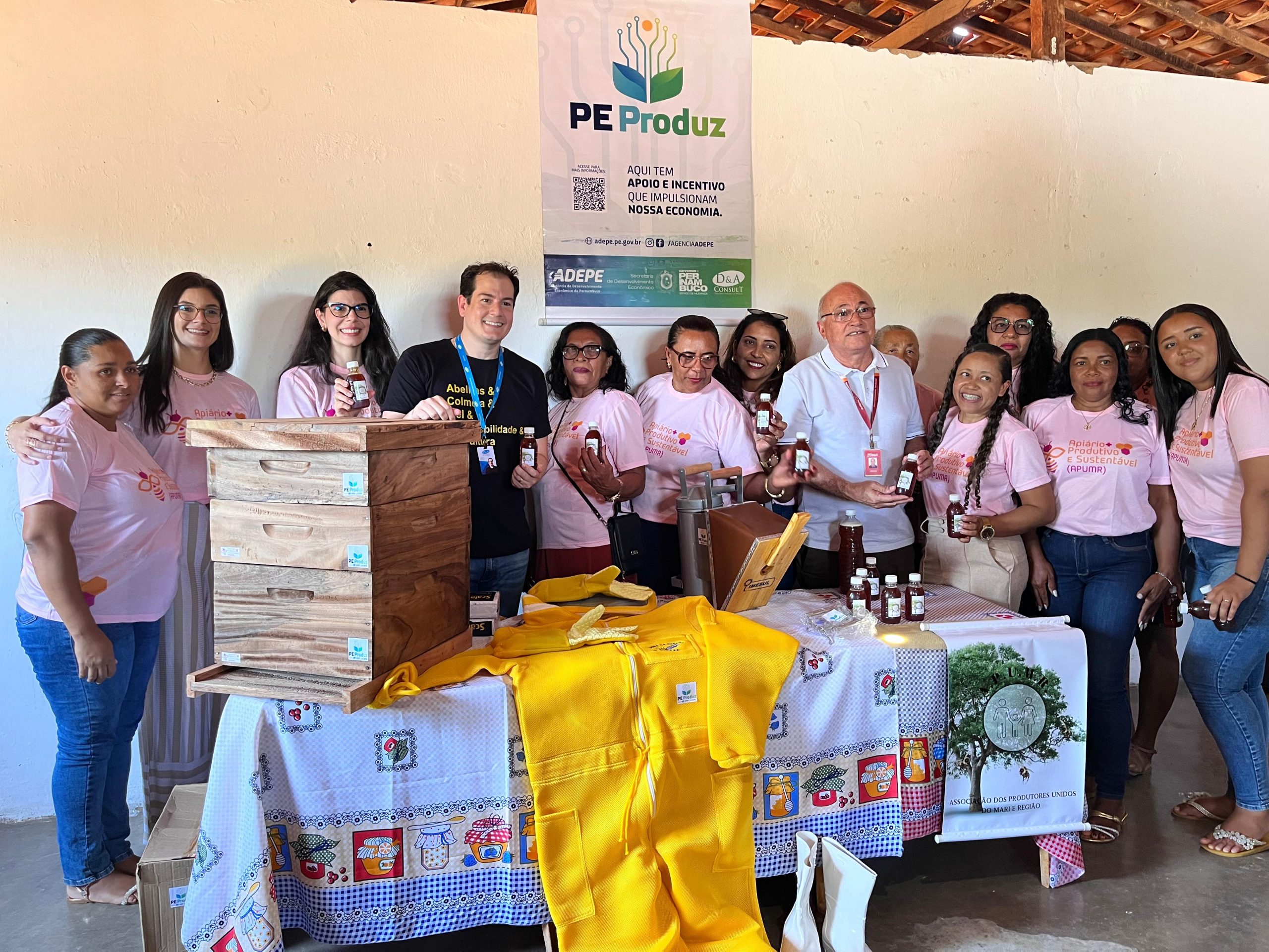 PE Produz em Floresta: Apicultores da Associação de Produtores Unidos do Mari recebem EPIs
