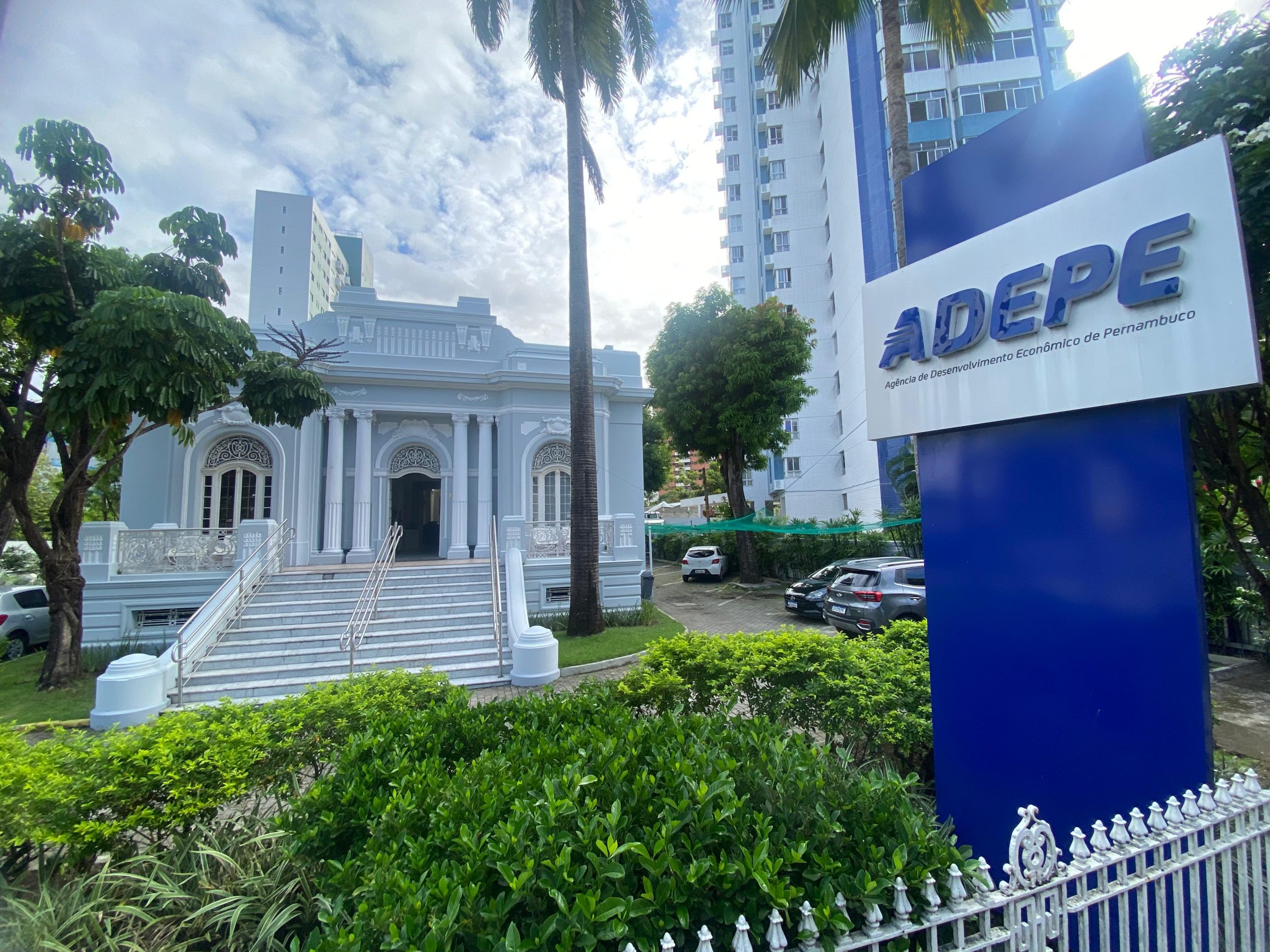 Imagem de  “BALANÇO 2024// ATRAÇÃO DE INVESTIMENTOS GERA QUASE 18 BILHÕES DE REAIS EM PERNAMBUCO”