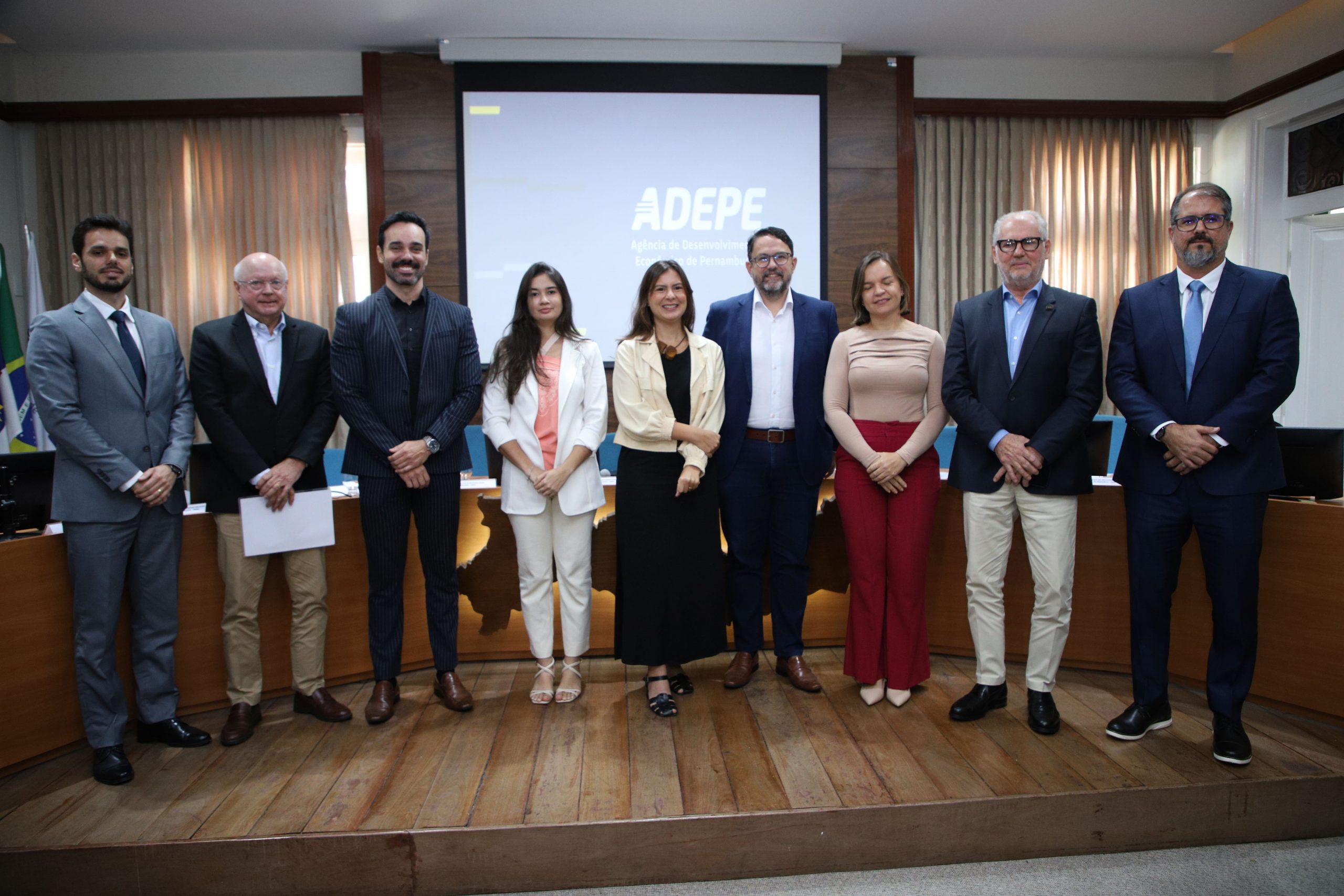 Imagem de  “INCENTIVOS FISCAIS// GOVERNO DE PERNAMBUCO ANUNCIA CHEGADA DE CERCA DE R$ 364,2 MILHÕES E GERAÇÃO DE 492 NOVOS EMPREGOS”